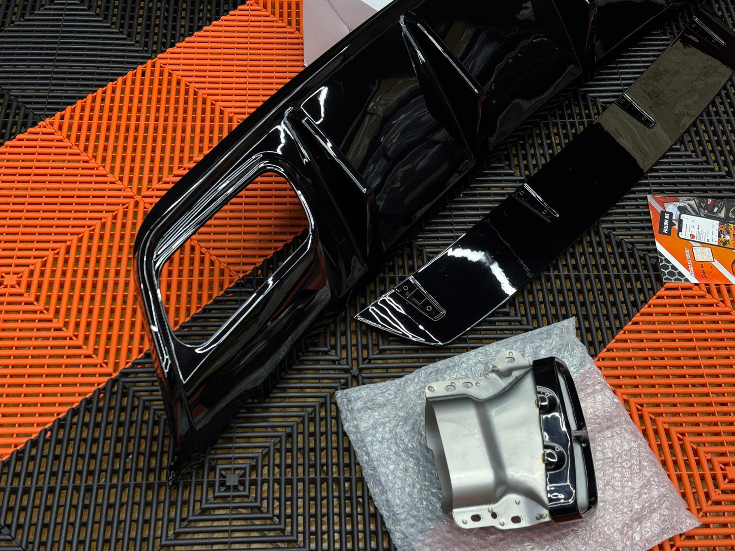 Diffusore Posteriore Stile AMG per Mercedes Classe A W176 (nero lucido)
