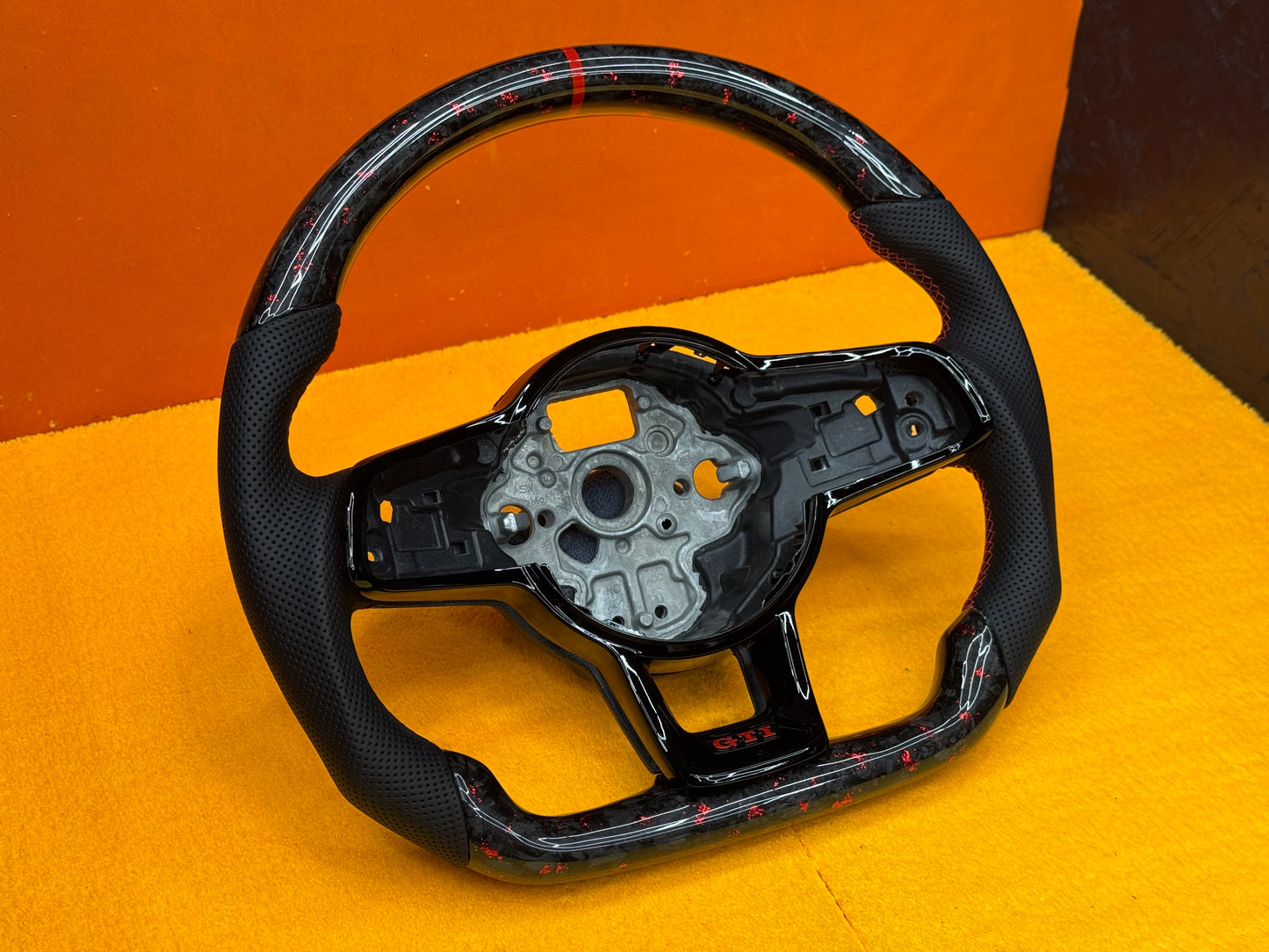 Volante Volkswagen Carbon Forged Personalizzato per Golf - Polo - Scirocco (configuralo)