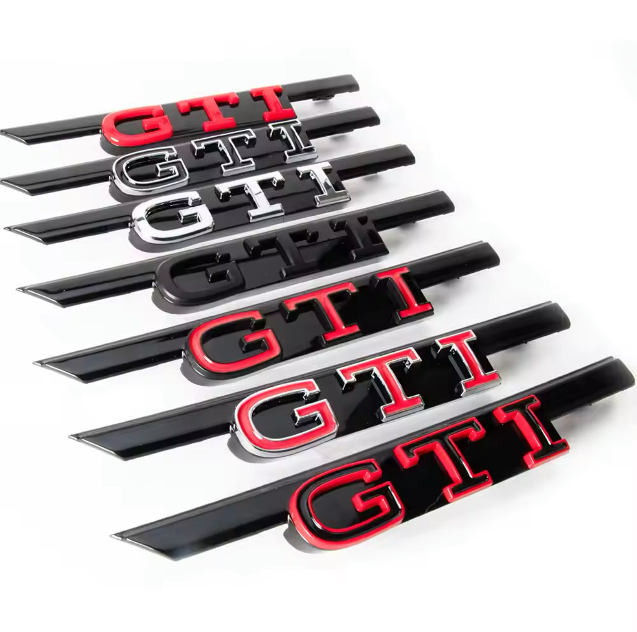 Badge Anteriore Scritta GTD GTI per VW Golf MK8 (Vari colori)