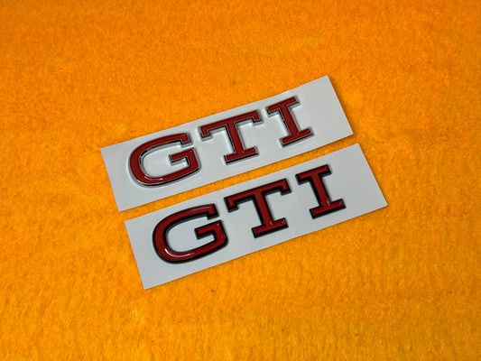 Badge Posteriore Scritta R GTI GOLF per VW Golf MK8 (vari colori)