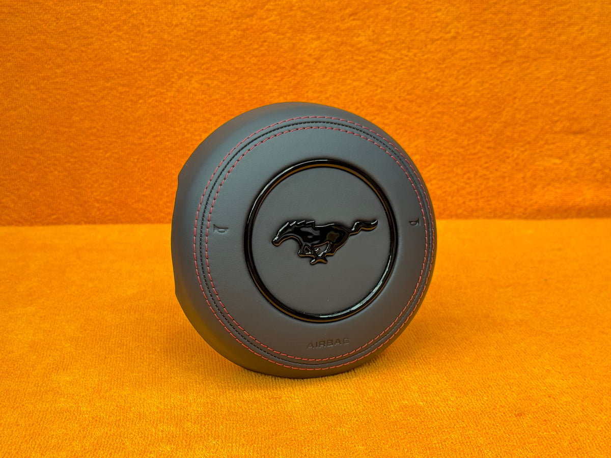 Cover Airbag Personalizzata Ford Mustang (2015–2023) – Pelle / Alcantara (Configuralo)