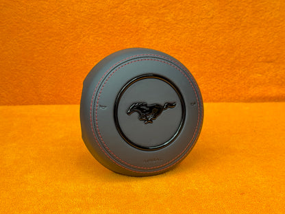 Cover Airbag Personalizzata Ford Mustang (2015–2023) – Pelle / Alcantara (Configuralo)