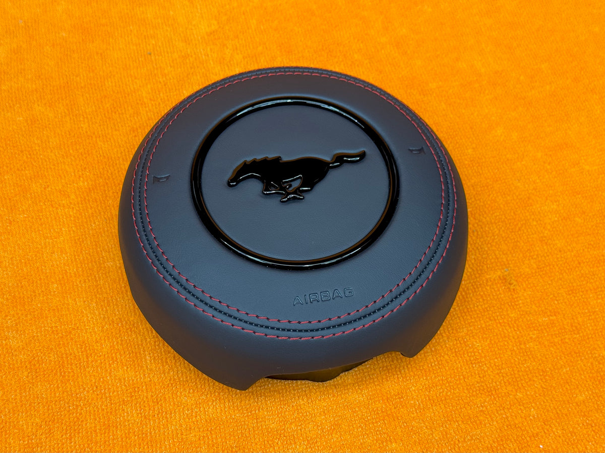 Cover Airbag Personalizzata Ford Mustang (2015–2023) – Pelle / Alcantara (Configuralo)