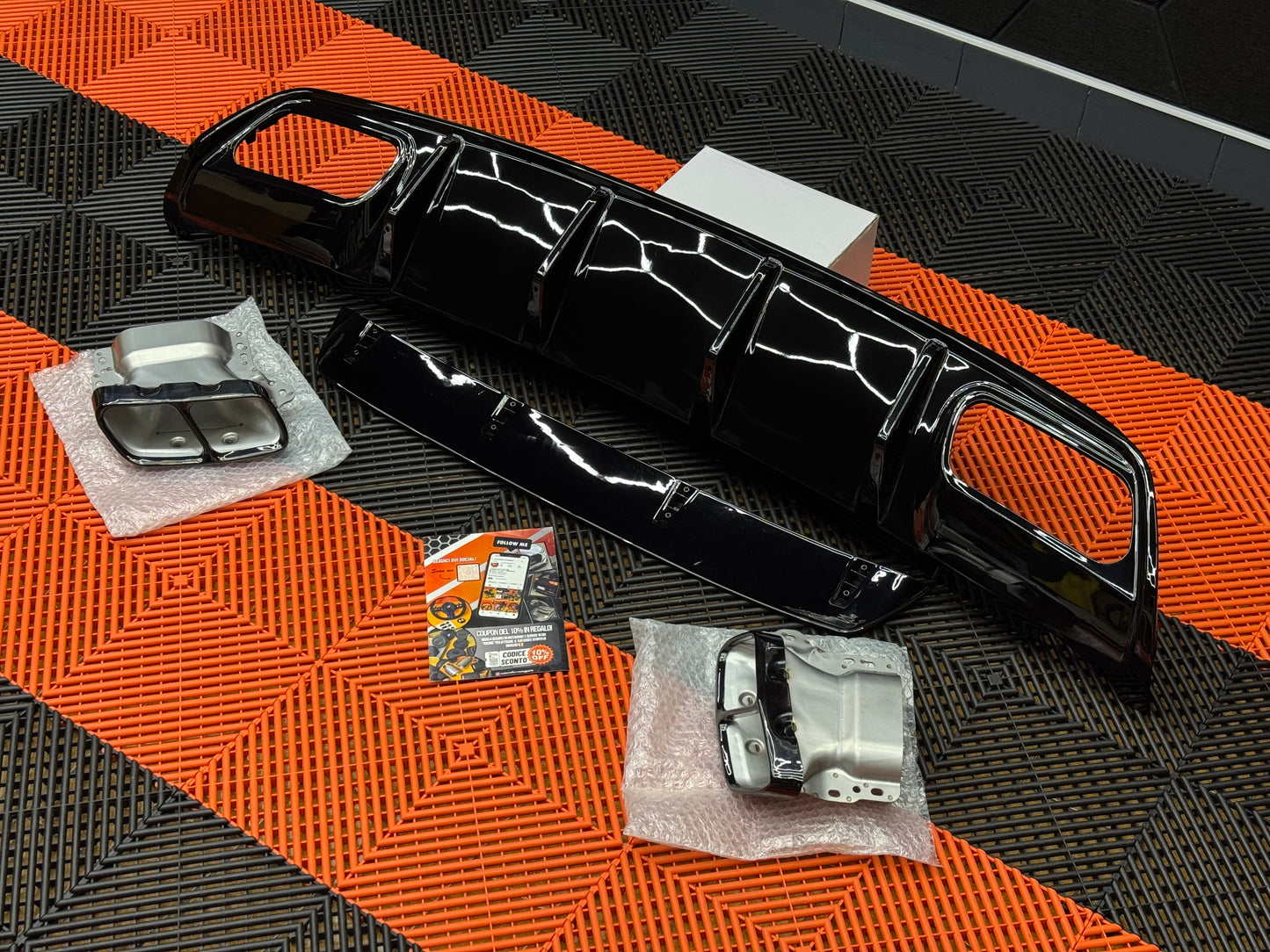 Diffusore Posteriore Stile AMG per Mercedes Classe A W176 (nero lucido)