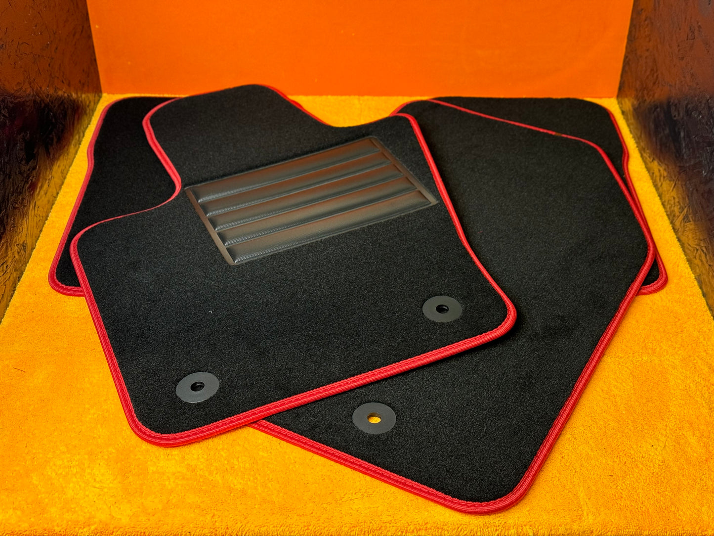 Tappetini Auto Personalizzati(specifici per qualsiasi veicolo)
