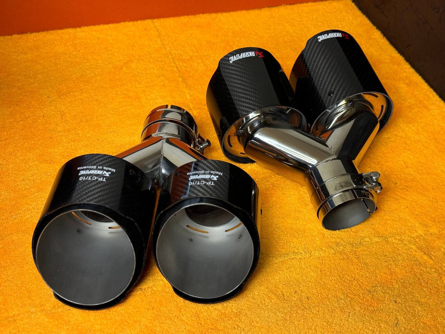 Coppia Terminali Doppi Scarico Auto Universale AK 63mm In - 114mm Out (2pz)