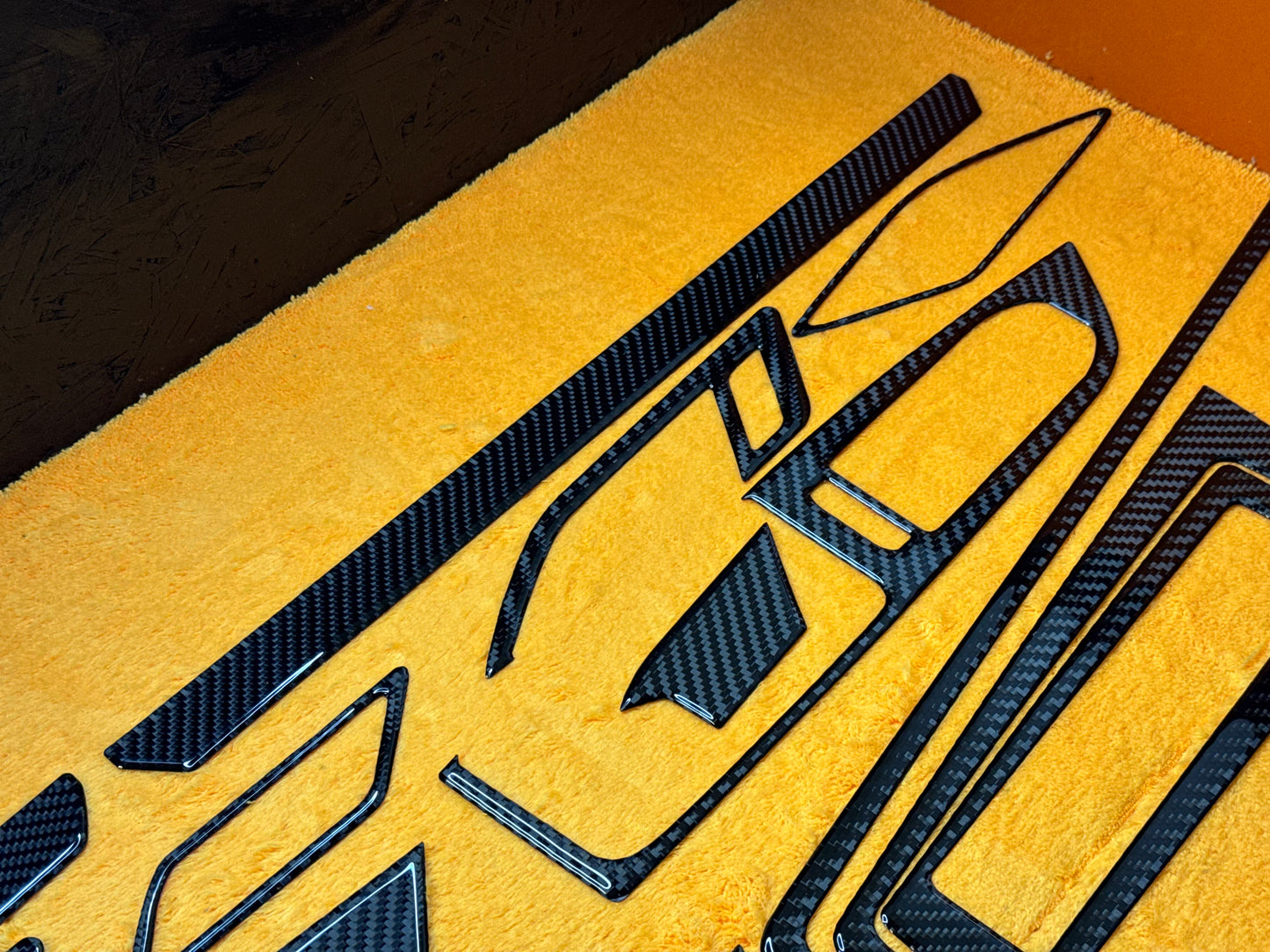 Kit Interno Completo in Real Carbon Fiber per VW Golf MK8