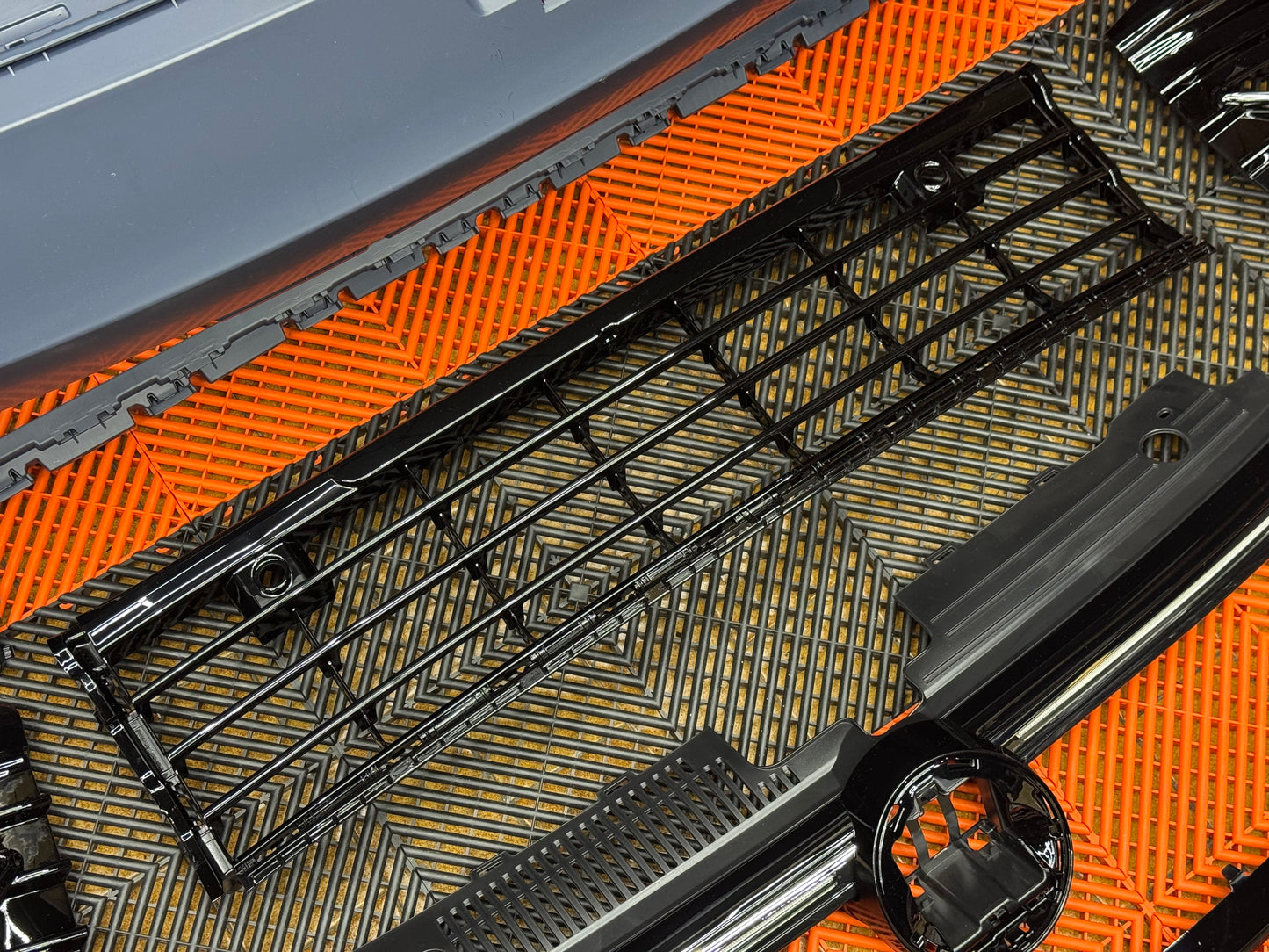 Paraurti anteriore R Look per VW Golf MK8 (2020-2023)