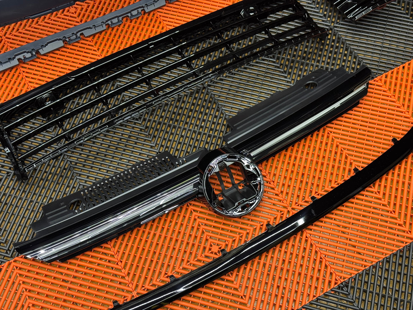 Paraurti anteriore R Look per VW Golf MK8 (2020-2023)