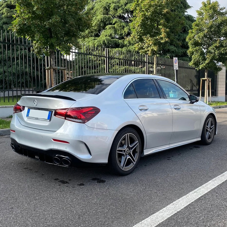Diffusore posteriore stile A45 AMG per Mercedes Classe A W177 Berlina/Sedan (nero lucido)