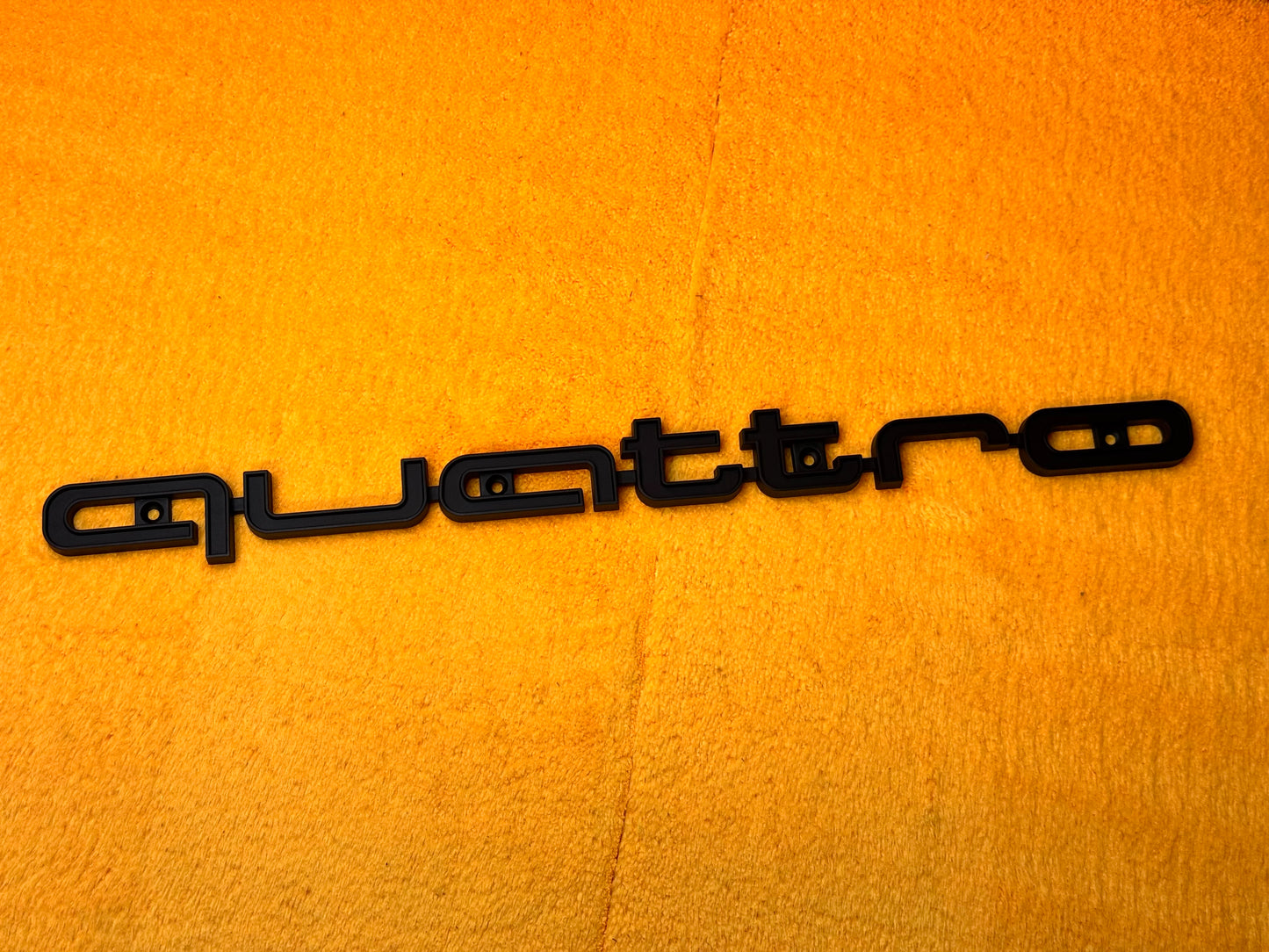 Emblema logo QUATTRO per Griglia RS Audi (vari colori)