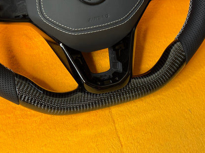 Volante personalizzato con LED di cambiata per Volkswagen Golf MK8 8.5